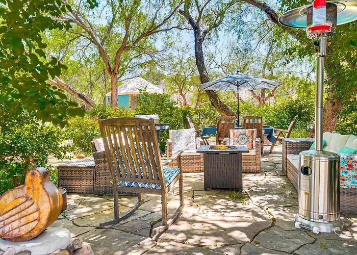 Casa Paloma Studio: Artsy & Airy W/ Hot Tub Access