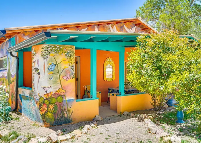 Casa Paloma Studio: Artsy & Airy W/ Hot Tub Access