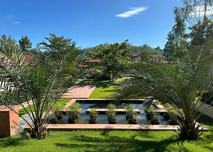 Strutz Art Garden Resort