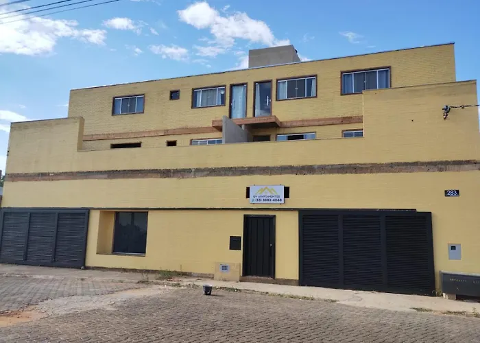 Flat de 2 quartos com AR na área central de GV com conzinha completa-garagem-wifi-Bom p grupos ou familias ou empresas