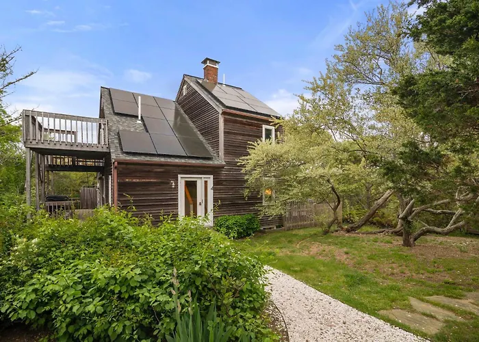 Walk To Beach W Roof-Level Deck