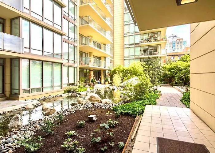Waterfalls Hotel In Downtown With Stunning Views!