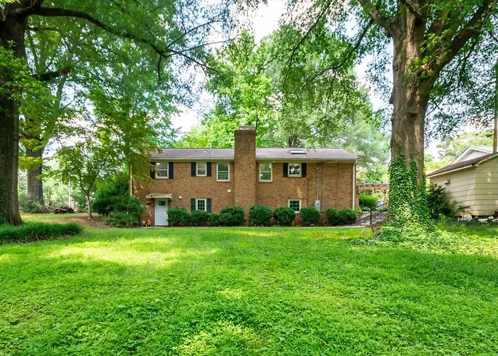 Modern Basement Suite, 2Br Sofa Bed, Parking