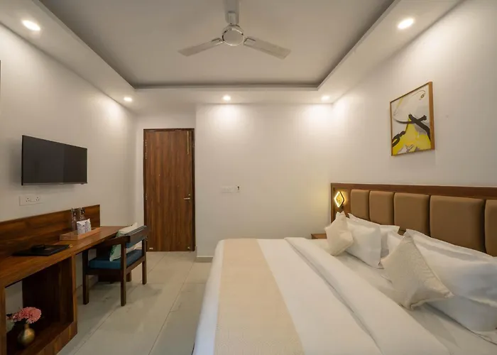 Perfectstayz Premium Mystic Falls With Rooftop Pool & Cafe