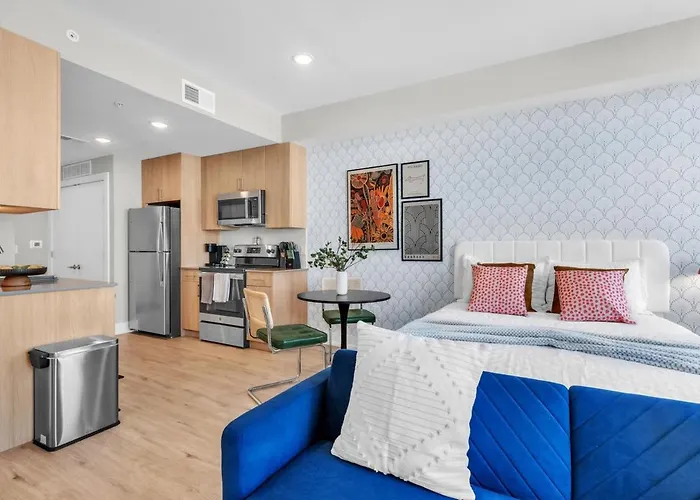 Luxe Studio With City Views - Near Fishtown