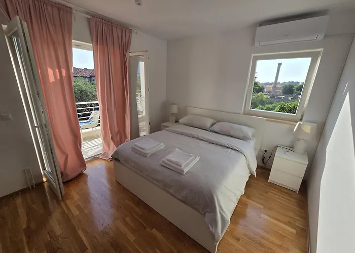 Apartments Mali Ivo