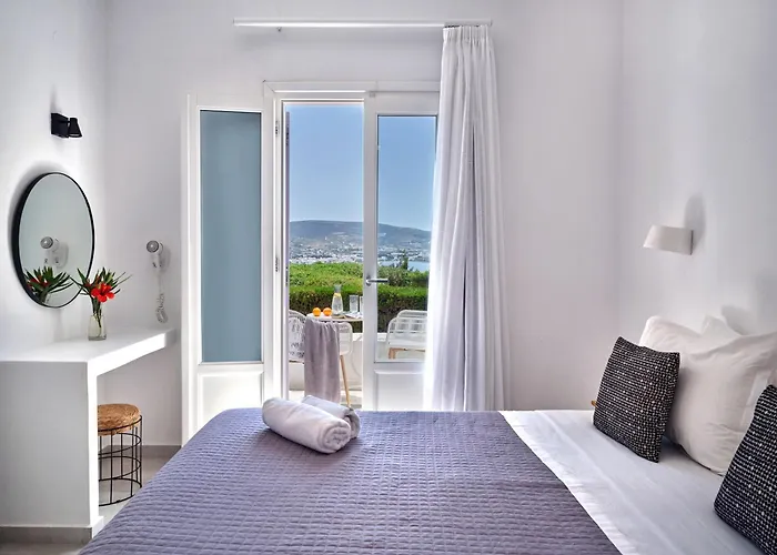 Akrotiri Hotel