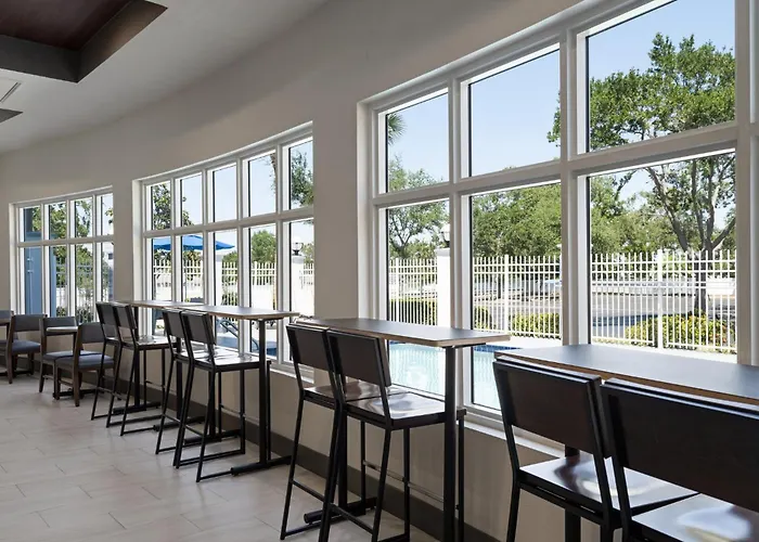 Holiday Inn Express & Suites St. Petersburg North
