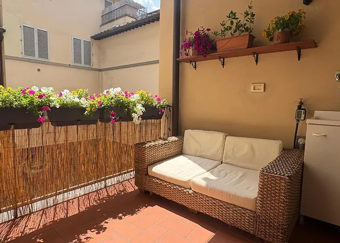 Indipendent Studio Apartment With Terrace - Parking