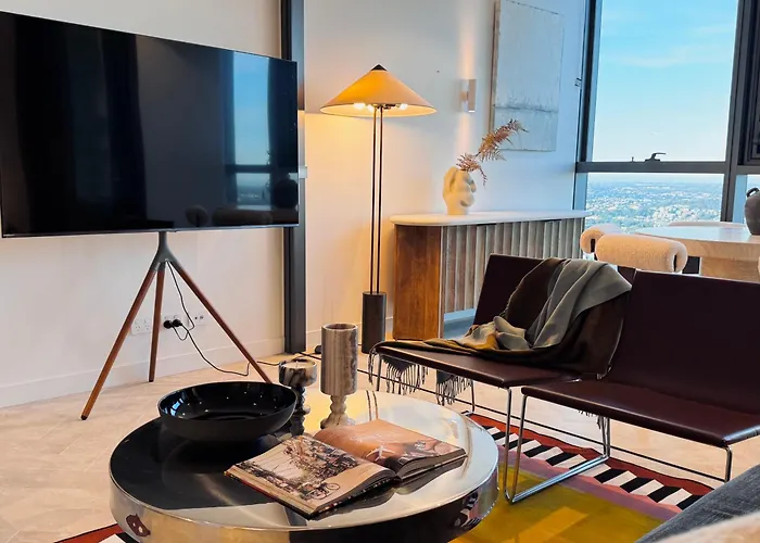 Queen'S Wharf Apartments