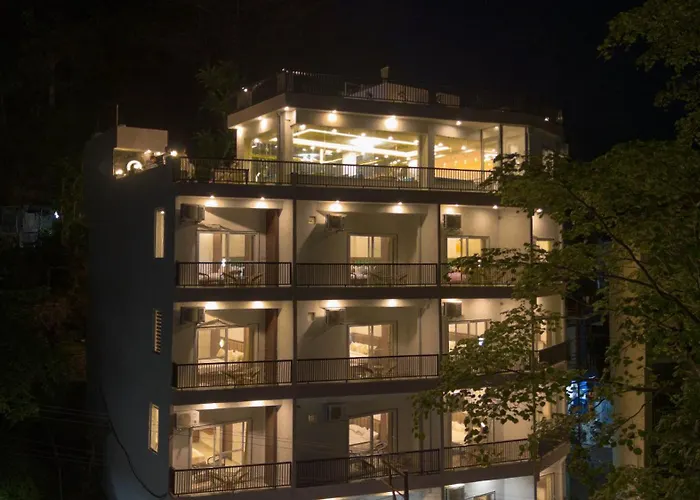 Perfectstayz Premium Mystic Falls With Rooftop Pool & Cafe