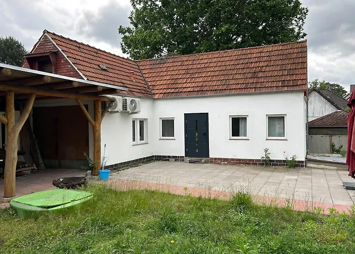 Neu renoviertes Haus mit großer Terrasse und Garten
