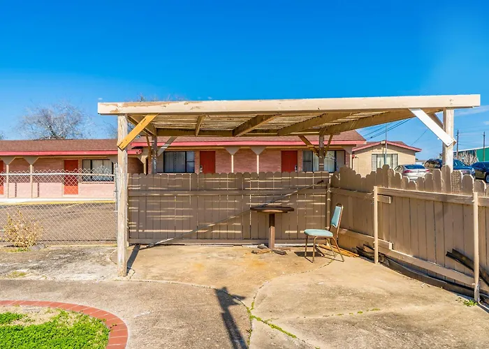 Capital O Hotel Beeville - Us 181