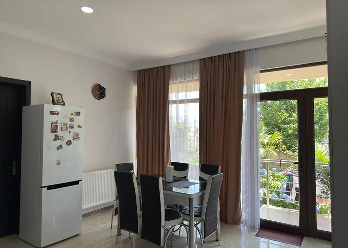Lia Guest House