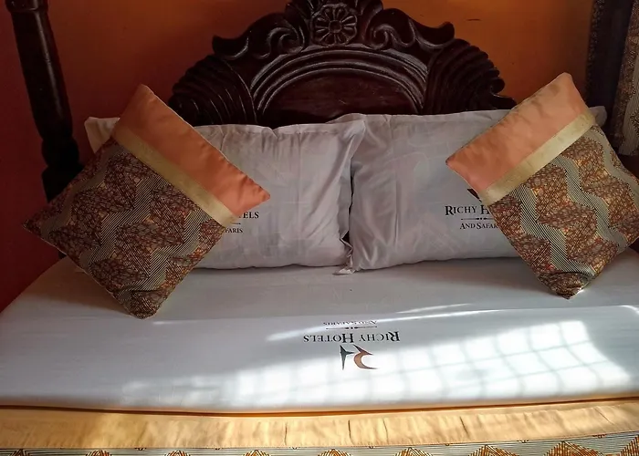 Richy Hotels And Safaris