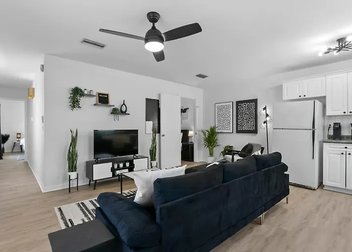Zebra House - Close 2 All Tampabay Has To Offer