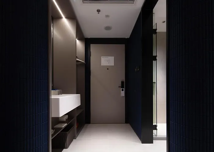 Atour Light Hotel Hangzhou West Lake Lakeside Pedestrian Street