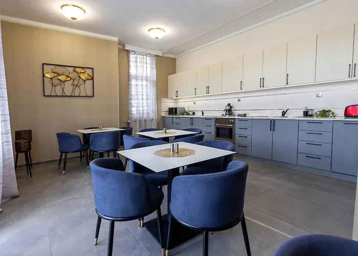 Villa Clariss Pool & City Center Stay