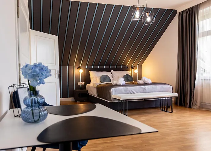 Villa Clariss Pool & City Center Stay