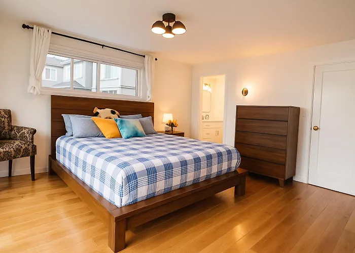 Luxury 180 Degree Lake View