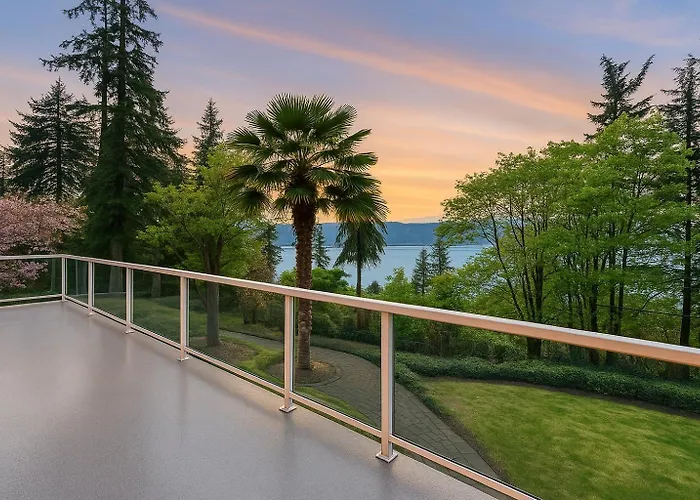 Luxury 180 Degree Lake View