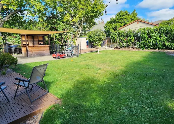 Homesmart: Cozy Charm Meets High-Tech In Prime Area