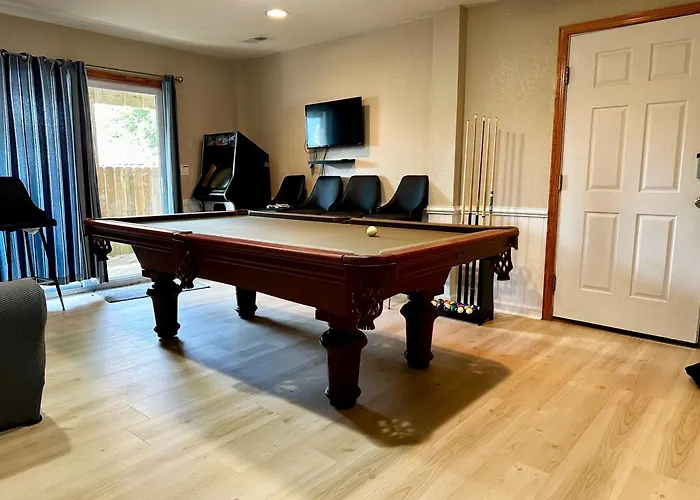 Updated Listing! 4 Min To Beach, Pool, Spa, Games