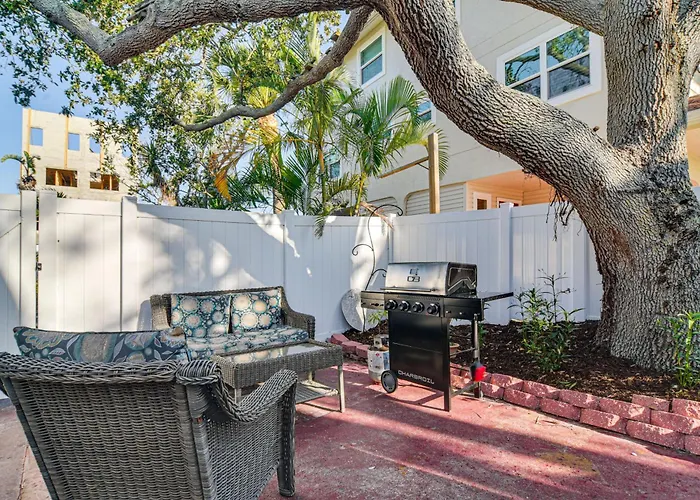 Indian Rocks Beach Retreat, Walk To Gulf & Beaches