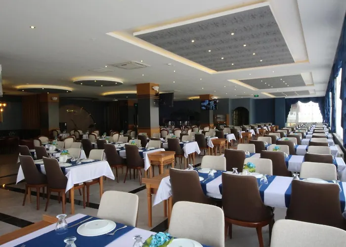 Golden Rose Deluxe Hotel