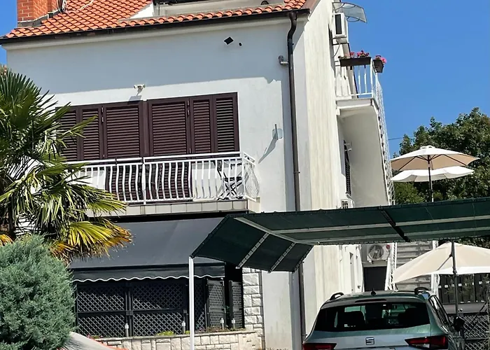 Casa Estancia Studio Apartment