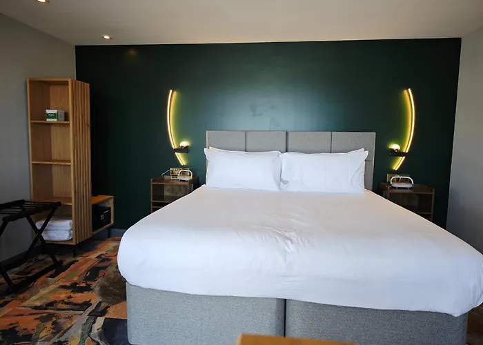 Pinnacle Suites Hotel