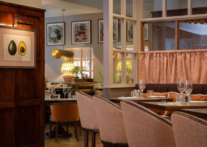 The Ragged Robin - A Heartwood Inn