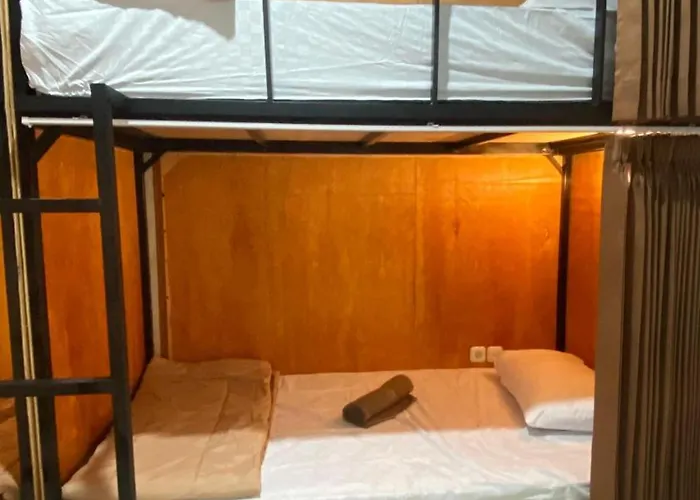 Fi Hostel Kuta Lombok