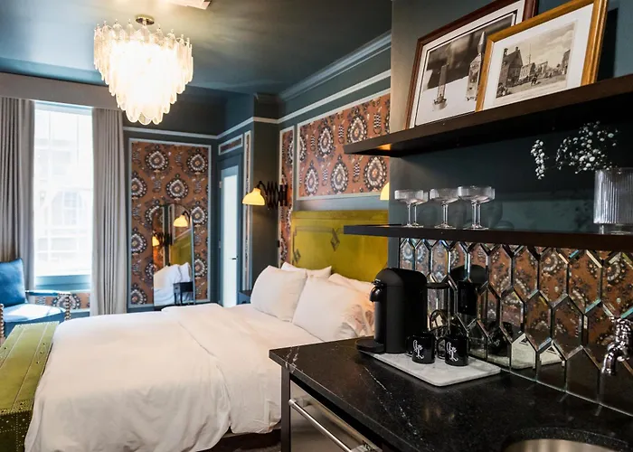 The Gas Lamp Hotel