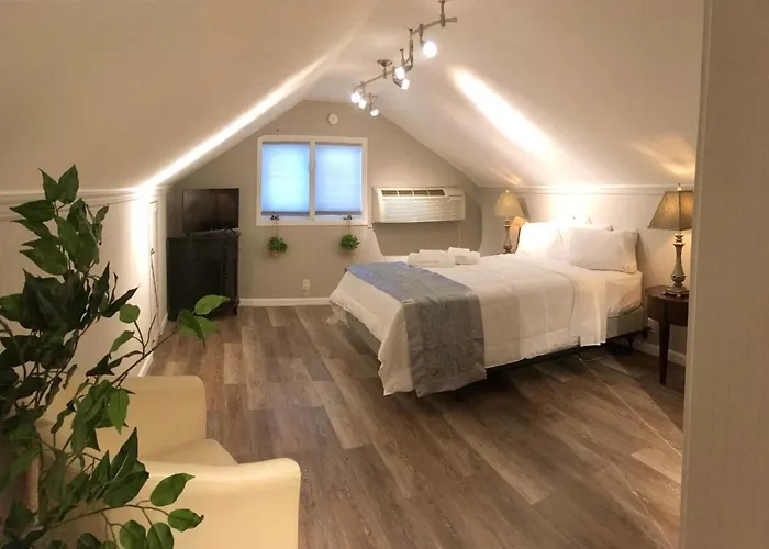Snug Studio Retreat- Near To Aviation Museum And Highway