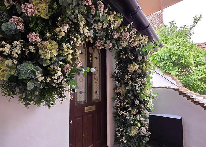 The Courtyard Lodge