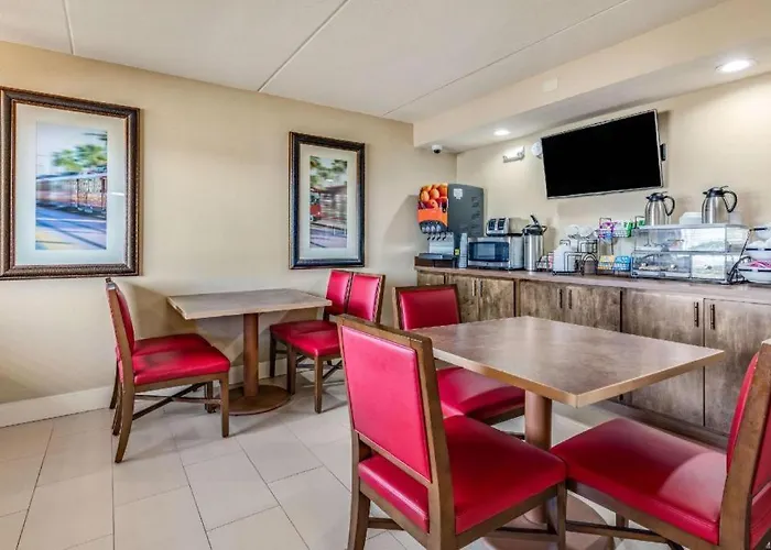 Rodeway Inn & Suites