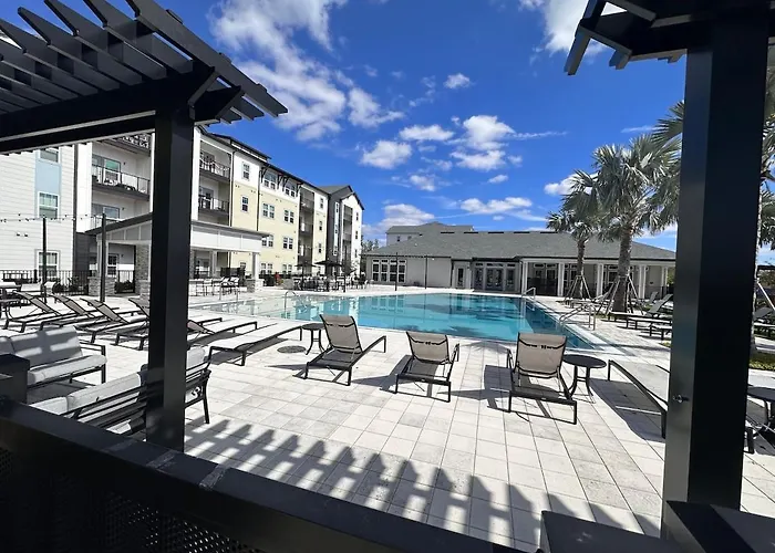 Modern Oasis With King Bed, Fireworks View, 10 Minutes To Disney