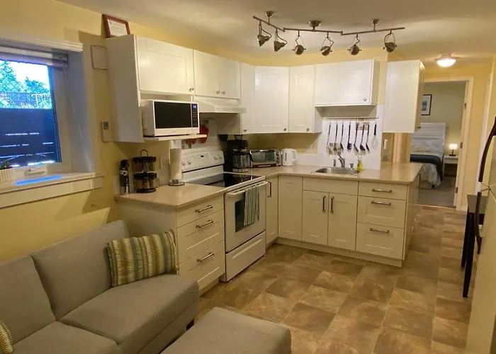 Ravens Nest Cozy Lower One Bedroom Suite