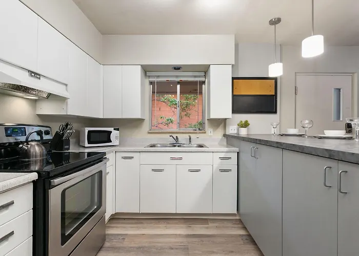 Stylish Condo In The Heart Of Old Town