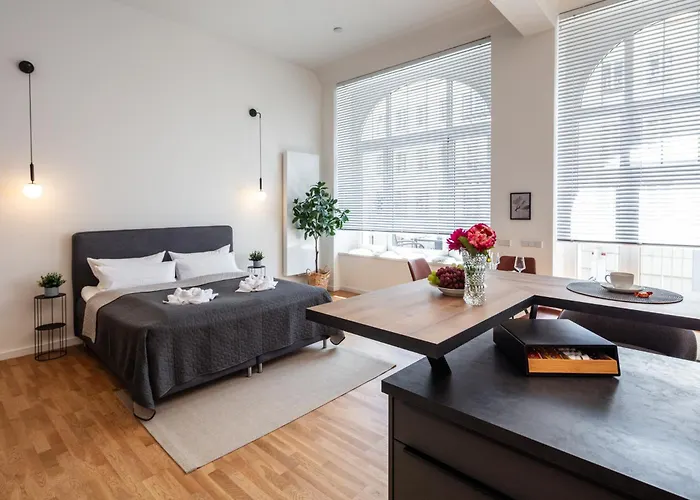 NEU! City-Loft-Apartment im Goethe Palais I 5P I Lift I Parkplatz I Zentrum I Helios