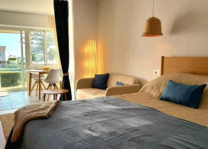Sunny Sea Garden Apartment