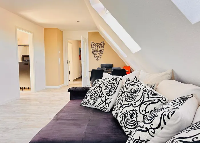CLUBHAUS 6 - Dachwohnung mit 2 Schlafzimmern, Balkon&Netflix