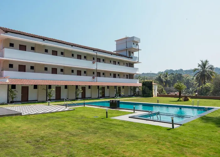 Hotel Holiday Village