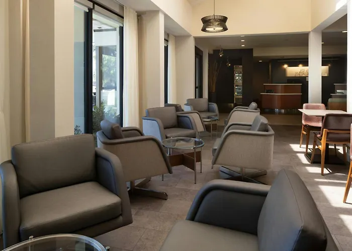 Courtyard By Marriott Fresno