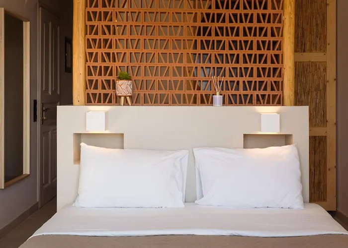 Paradise Hotel (Adults Only)