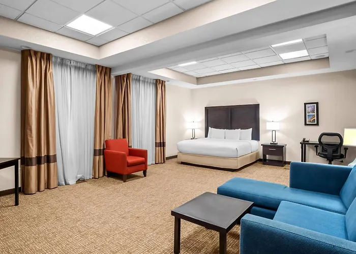Comfort Inn & Suites Allen Park - Dearborn