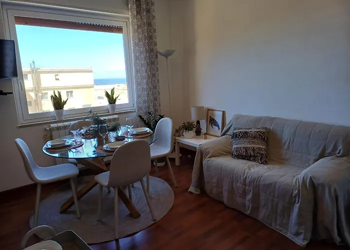 Central Chic With Sea View