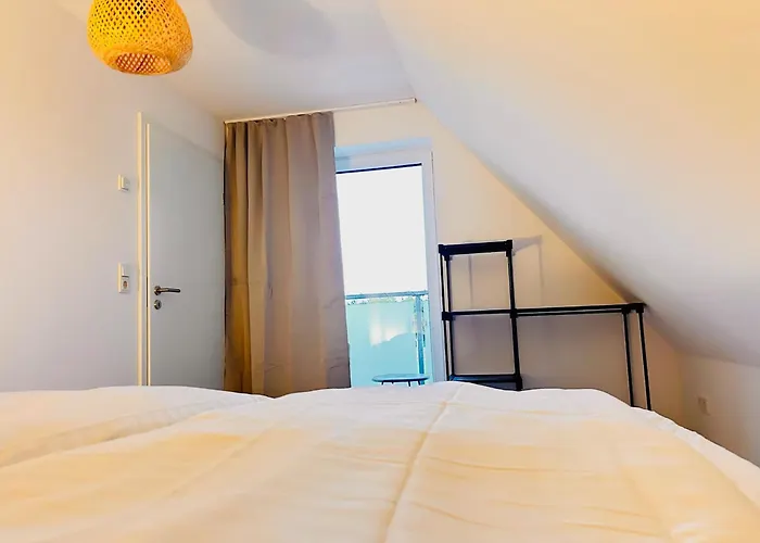 CLUBHAUS 6 - Dachwohnung mit 2 Schlafzimmern, Balkon&Netflix