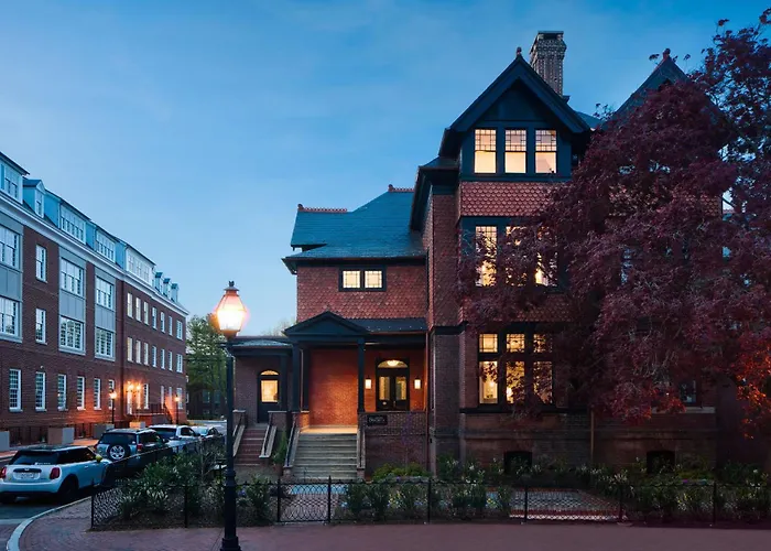 86 State Circle - Luxury Boutique Hotel